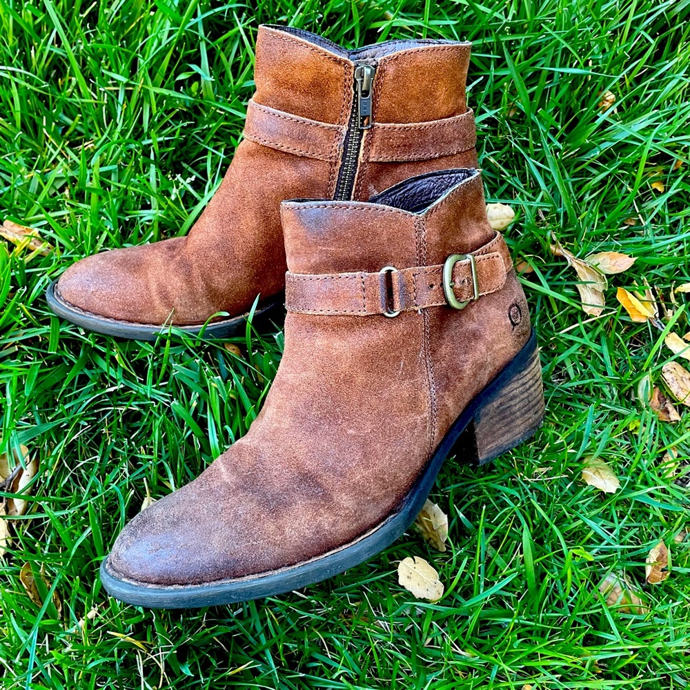 Born stacked heel bootie. Rust distressed leather